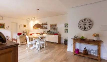 Casa térrea, 3 quartos, edícula, com 2 suites, pátio - Bairro Guarujá