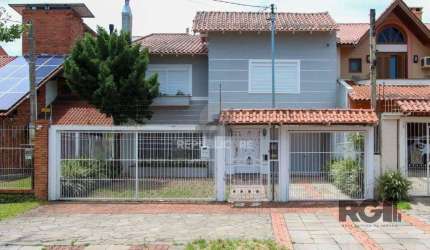 Casa com 4 quartos, com 347,57 m 2 privativos