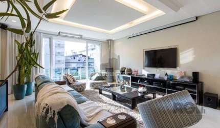 Casa com 5 suites com area privativa 714,00