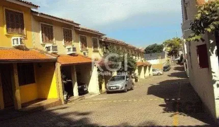 Casa em condomínio no Partenon de 3 dormitórios e vaga