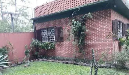 Casa em Porto Alegre, no bairro Pedra Redonda, com 2 dormitório(s), e 2 banheiro
