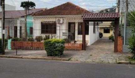 Casa em Porto Alegre, no bairro Cavalhada, com 6 dormitório(s), e 6 banheiros, à