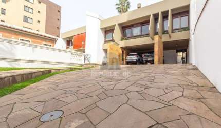 Casa à venda - 500m², 6 dormitórios,  8 vagas, 1 suite, no bairro Menino Deus, e