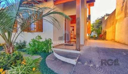 Casa de 3 dormitórios, bairro São Sebastião