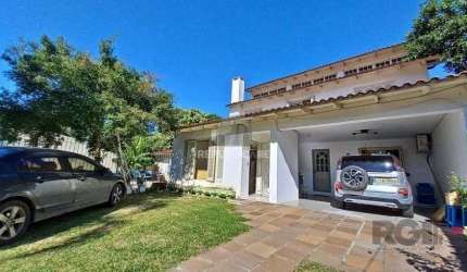 Casa de 4 dormitórios, bairro Espírito Santo