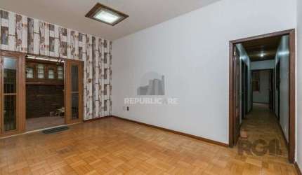 Excelente casa de 150m² com 3 dormitórios e 2 vagas.