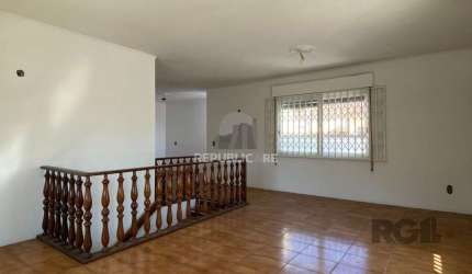 CASA COM 5 DORMITÓRIOS, ESPAÇO PARA FESTAS E PEÇAS AMPLAS PRÓXIMO AO IGUATEMI