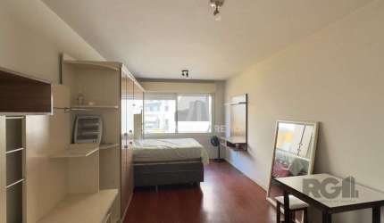 STUDIO MOBILIADO EM FLAT A POUCOS METROS DA ORLA DO GUAÍBA