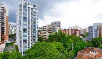 Apartamento de 2 quartos, suíte e 2 vagas de garagem no bairro Menino Deus