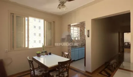 APARTAMENTO 3 DORMITÓRIOS, DE FRENTE E REFORMADO, NO CENTRO HISTÓRICO