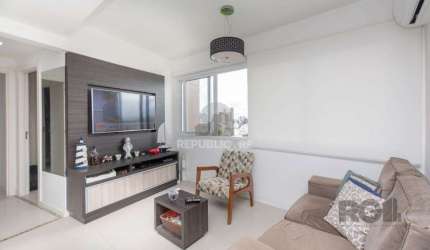 Apartamento andar alto que possui 2 dormitórios, sendo 1 súite, living para 2 am