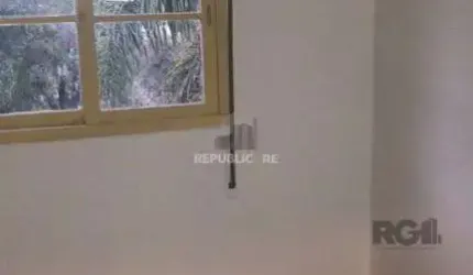Apartamento de 03 dormitórios, sala, cozinha, banheiro. Condomínio  com salão de