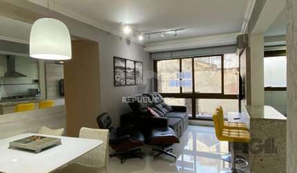 APARTAMENTO MOBILIADO DE 2 DORMITÓRIOS - CENTRO HISTÓRICO