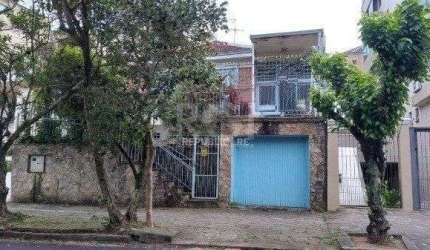 Casa de 3 dormitórios, 2 vagas - Petrópolis