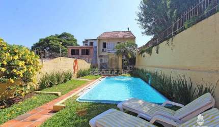 Casa para Venda - 240m², 5 dormitórios, sendo 1 suites, 3 vagas - Menino Deus