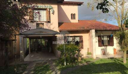 Casa para Venda - 347m², 5 dormitórios, sendo 2 suites, 2 vagas - Tristeza