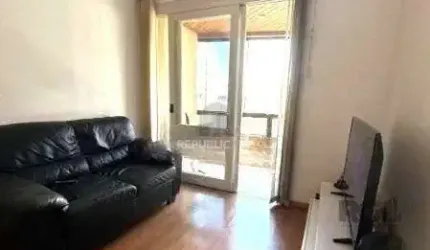 Apartamento no Centro de 1 dormitório, sacada e vaga