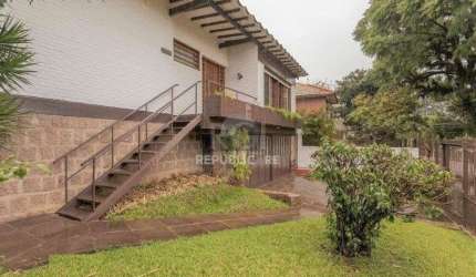 Casa para Venda - 327m², 4 dormitórios, sendo 1 suites, 3 vagas - Chácara das Pe
