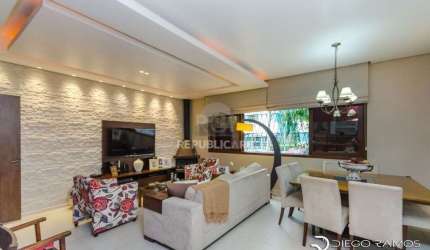 Casa para Venda - 216m², 4 dormitórios, sendo 1 suites, 4 vagas - Menino Deus