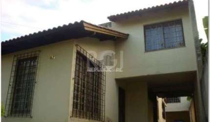 Casa para Venda - 240m², 4 dormitórios, sendo 1 suites, 4 vagas - Nonoai