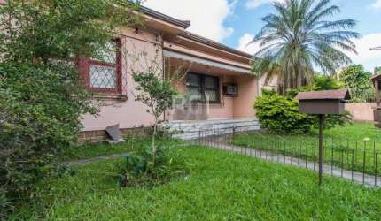 Casa para Venda - 400m², 4 dormitórios, sendo 1 suites, 3 vagas - Partenon