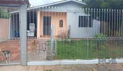 Casa de 2 dormitórios no bairro Rubem Berta