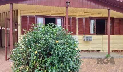 Casa térrea com salão de festas