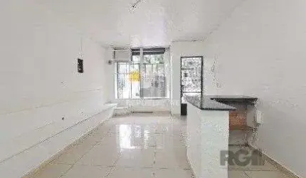 Loja Comercial na Rua Duque de Caxias - Centro Histórico, com 130,00m² privativo
