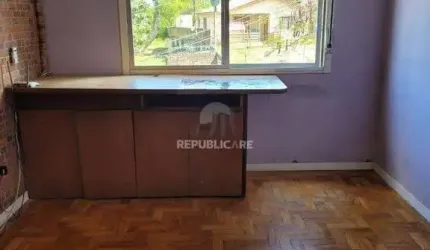 Apartamento 2 dormitórios com vaga no Bairro Cristal.