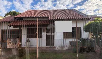 Casa 3 dormitórios,  7 vagas de garagem, Bairro Parque Brasília