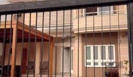 Casa sobrado semi mobiliado, 3 dormitórios, 1 suíte master, vagas de garagem, Ba