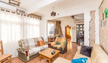 BELO SOBRADO REFORMADO 3 DORMITÓRIOS - BAIRRO NONOAI