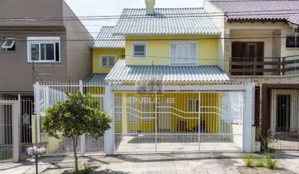 Uma suíte, estar íntimo, living 2 ambientes, lareira, lavabo, cozinha mobiliada,