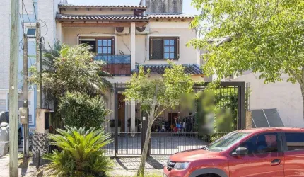 Sobrado no Jardins do Prado, com 3 dormitórios, sendo 1 suíte com sacada, sala 0
