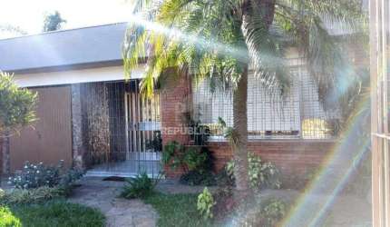 Casa para Venda - 217m², 3 dormitórios, sendo 1 suites, 4 vagas - Morro Santana