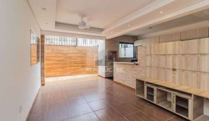 Casa em condomínio com 3 dormitórios, churrasqueira e 1 vaga de garagem no bairr