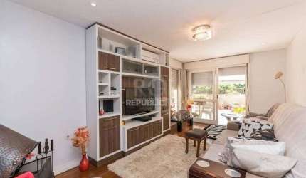 Cobertura para Venda - 180m², 3 dormitórios, sendo 1 suites, 1 vaga - Petrópolis
