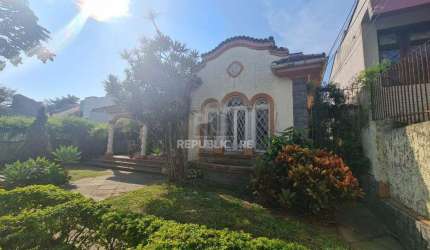 Casa para Venda - 234m², 4 dormitórios, sendo 1 suites, Vila Assunção