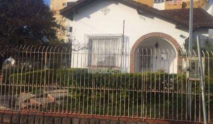 Casa para Venda - 200m², 4 dormitórios, 4 vagas - Glória
