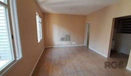 Vende-se belo Studio reformado próximo a Santa Casa, sol da manhã em andar alto