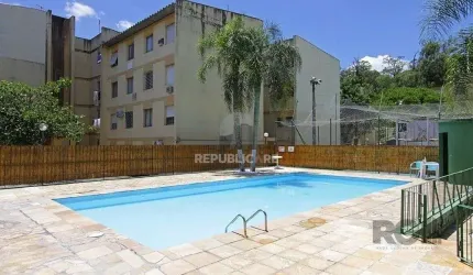 Apartamento com 02 quartos e 01 vaga escriturada e coberta, na Av. Antônio de Ca