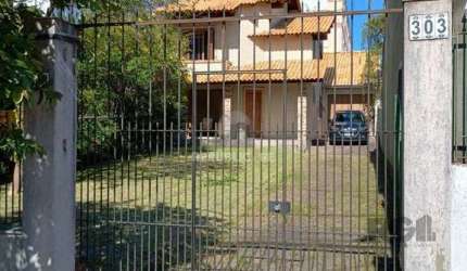 Casa sobrado 3 dormitórios, 1 suíte, vaga de garagem, Bairro Imbuí