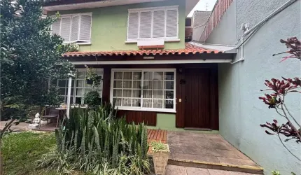 Casa estilo sobrado 2 dormitórios