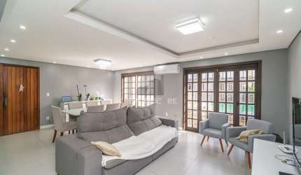 Casa 03 dormit (suíte e closet) e 4 vagas, na Vila Ipiranga, em Porto Alegre, RS
