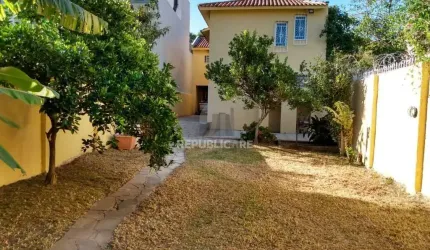 Casa ampla com pátio no Bairro Cristal, com 4 quartos