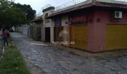 Loja térrea, frente para a rua Bairro Cristal