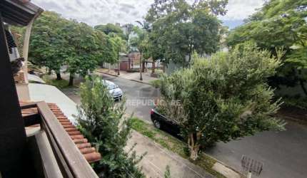 Casa com 03 quartos e 01 vaga no Bairro Cristal
