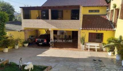 Casa para Venda - 300m², 3 dormitórios, sendo 1 suites, 5 vagas - Partenon