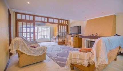Casa para Venda - 309m², 3 dormitórios, sendo 1 suites, 3 vagas - Medianeira