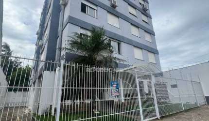 Cobertura semímobiliada no coração do bairro Menino Deus, em Porto Alegre a vend